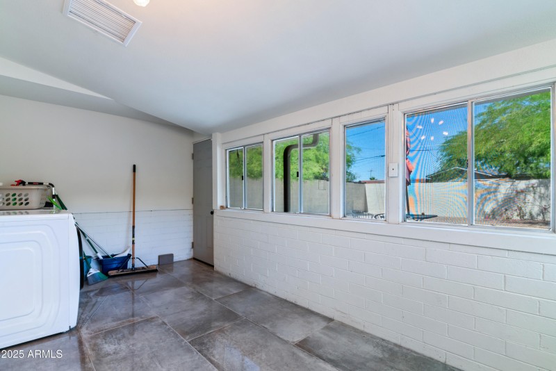 21_9520 n central ave-21