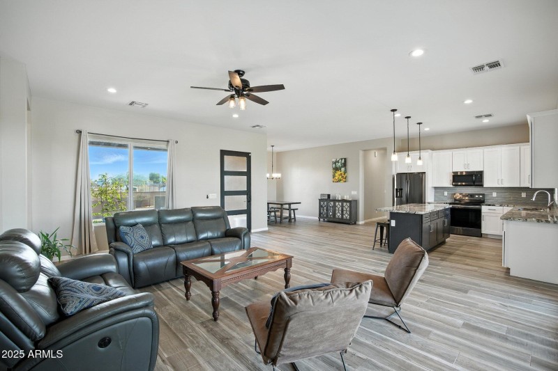 5-web-or-mls-BSC03481 Boogie ThePhotogra