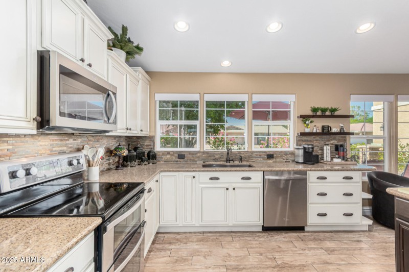 1087 Cream Antique Cbnts