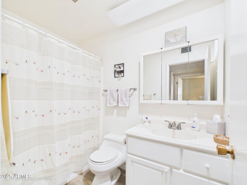 1-web-or-mls-CAM03379G0-PR0127-STILL001(