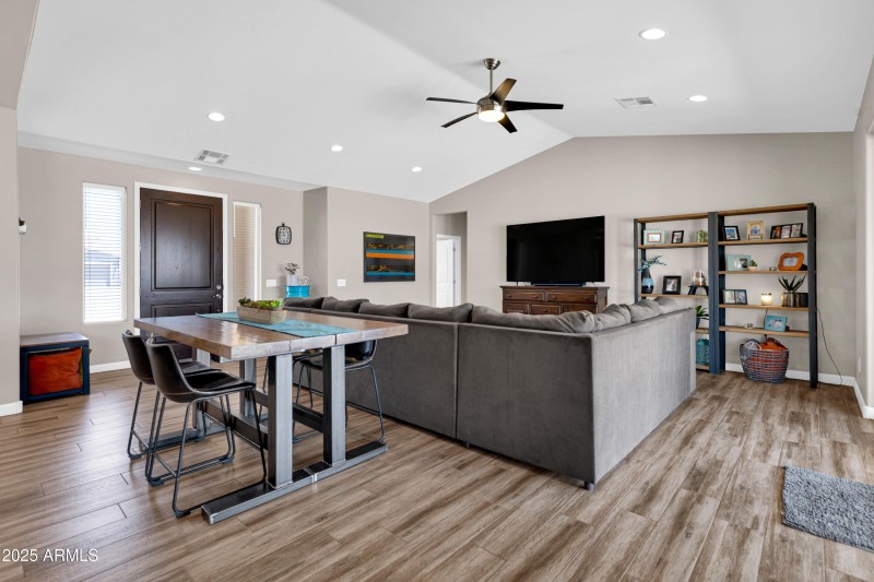 Seamless Living and Dining