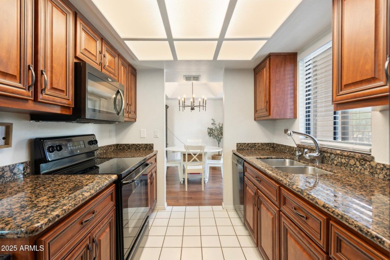 5-web-or-mls-QVB09180