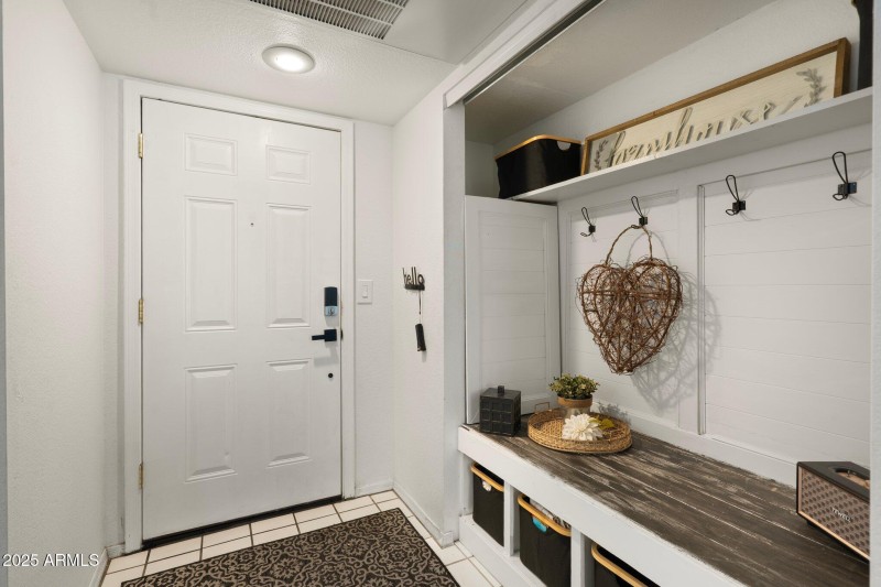 22-web-or-mls-QVB09230