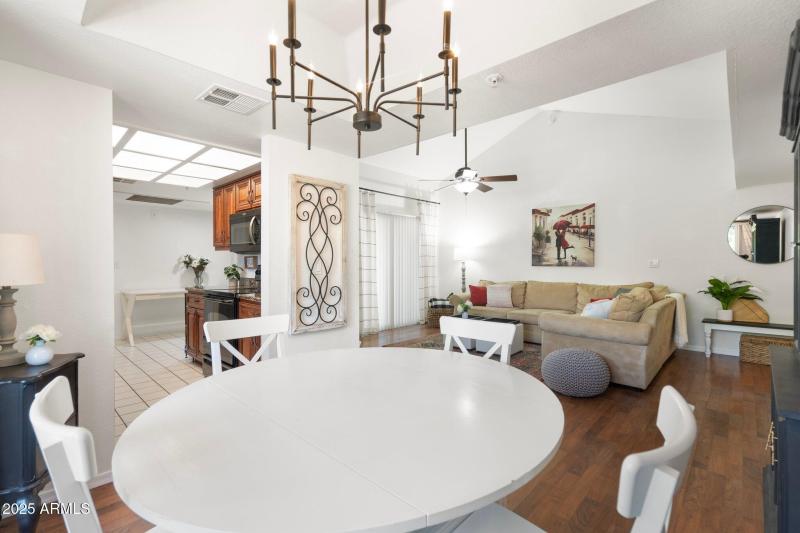 27-web-or-mls-QVB09249