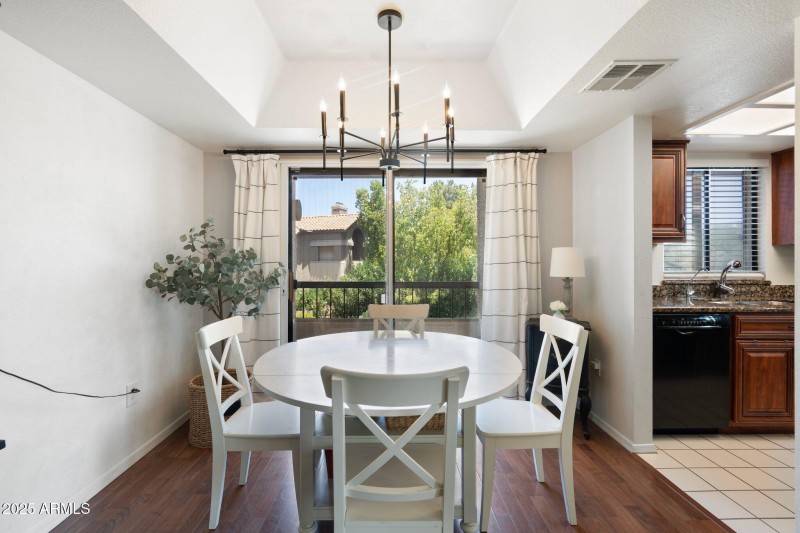 large-01979dbe-863a-71d1-94e7-5125567e78