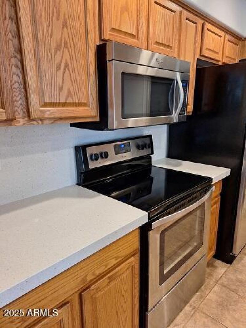 kitchen Quartz countertops & backsplash