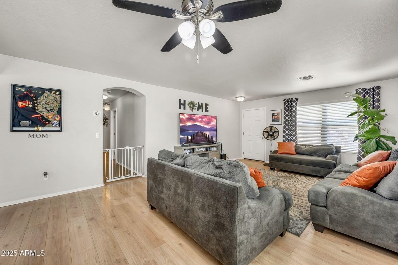 1147 E Harvest Rd-10