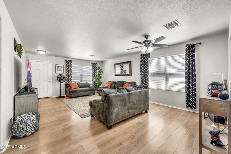 1147 E Harvest Rd-11