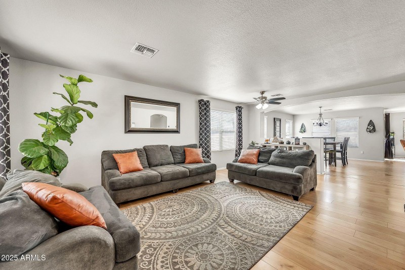 1147 E Harvest Rd-12