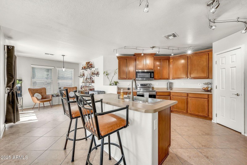 1147 E Harvest Rd-15