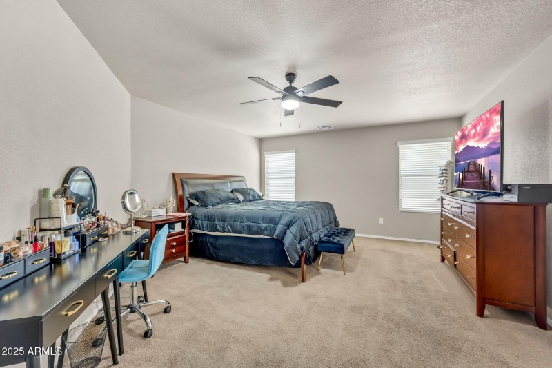 1147 E Harvest Rd-19