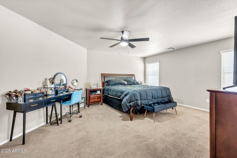 1147 E Harvest Rd-26