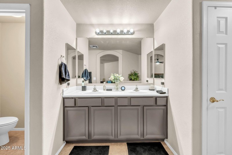 1147 E Harvest Rd-29