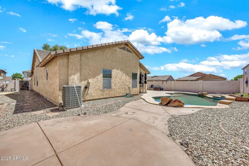 1147 E Harvest Rd-36