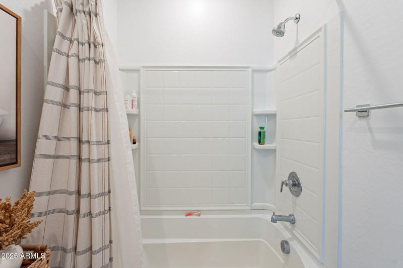 Upstairs Full Bathroom