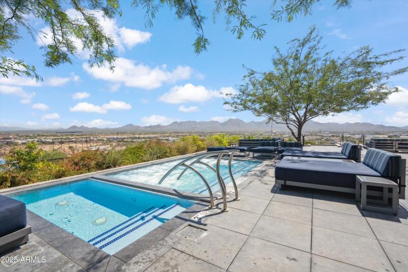 Rooftop Plunge Pool and Spa