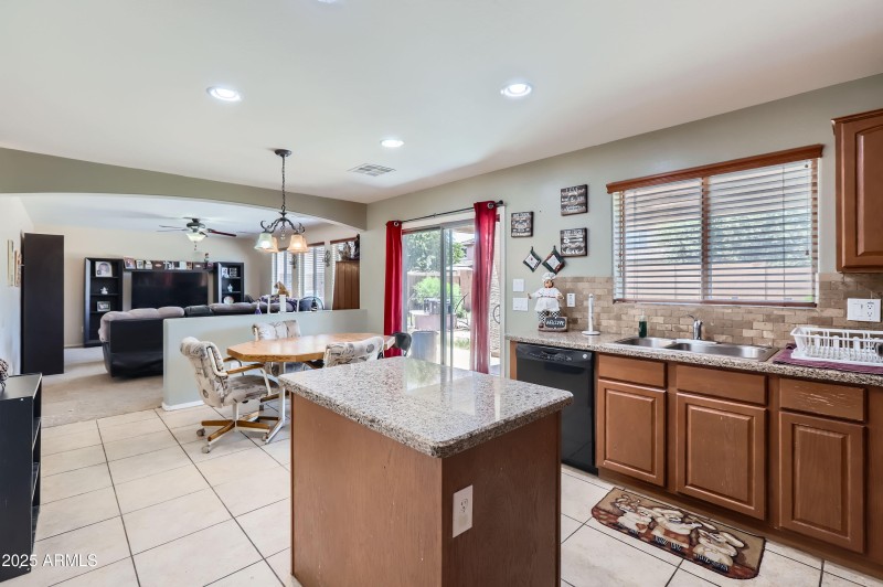 18182 W Desert lane - MLS Sized - 009 -