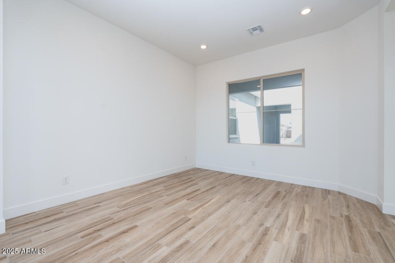 Tri Pointe Blossom Rock 490 - Flex Dinin