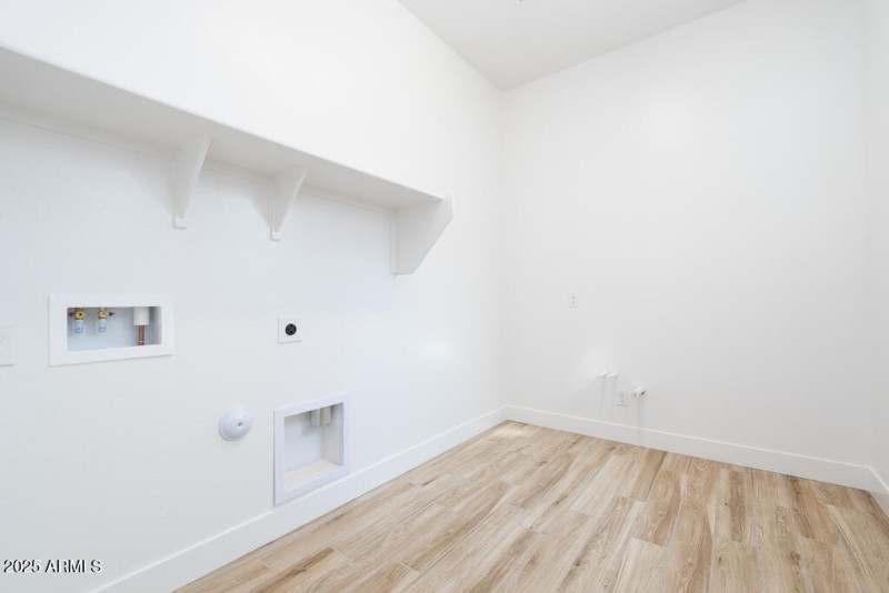 Tri Pointe Blossom Rock 490 - Laundry-1M