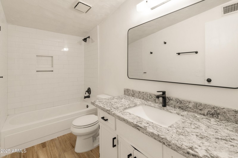 1407 E Mountain View Rd-1