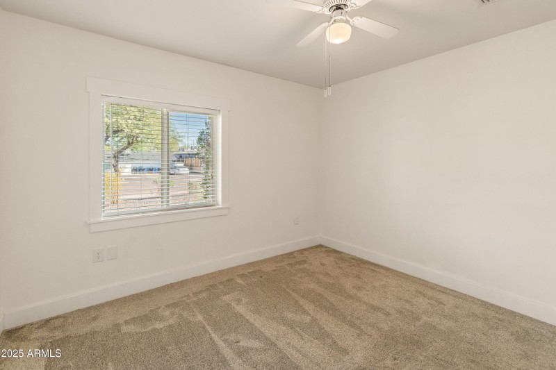 1407 E Mountain View Rd-4