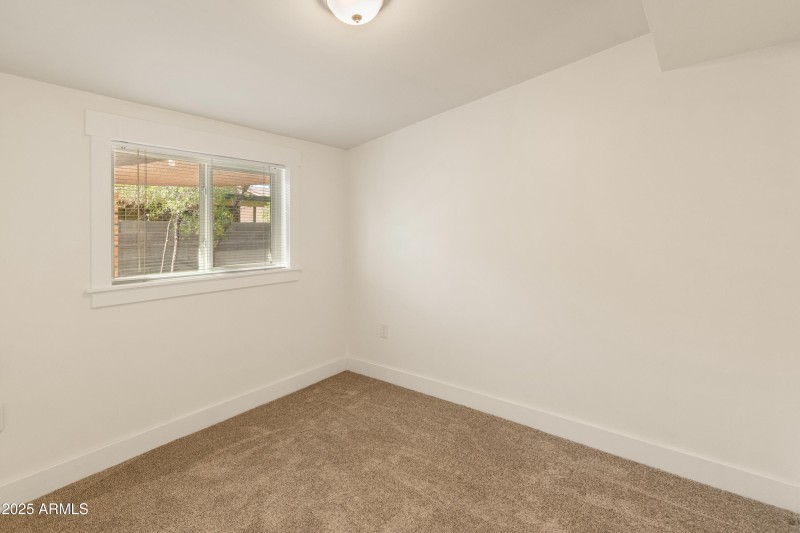 1407 E Mountain View Rd-5