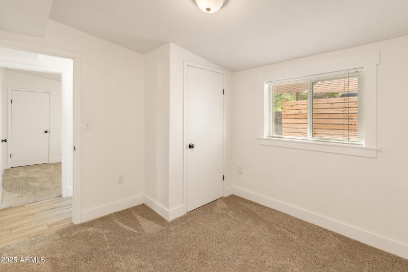 1407 E Mountain View Rd-6