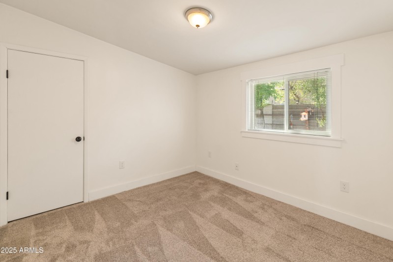 1407 E Mountain View Rd-8