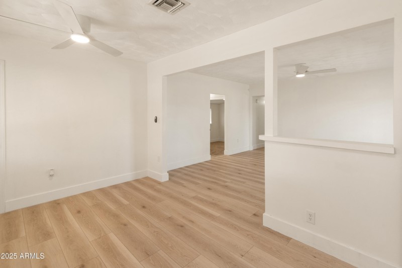 1407 E Mountain View Rd-21