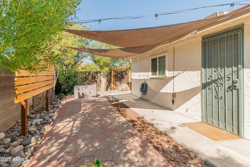 1407 E Mountain View Rd-34