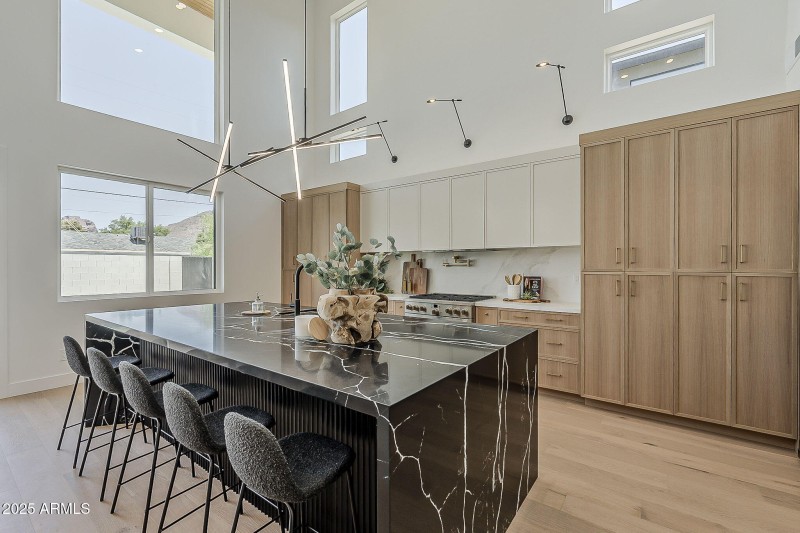 12-web-or-mls-Piccadilly-12