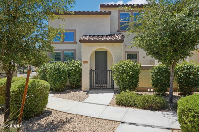 2-web-or-mls-W Encanto Blvd-2106-002