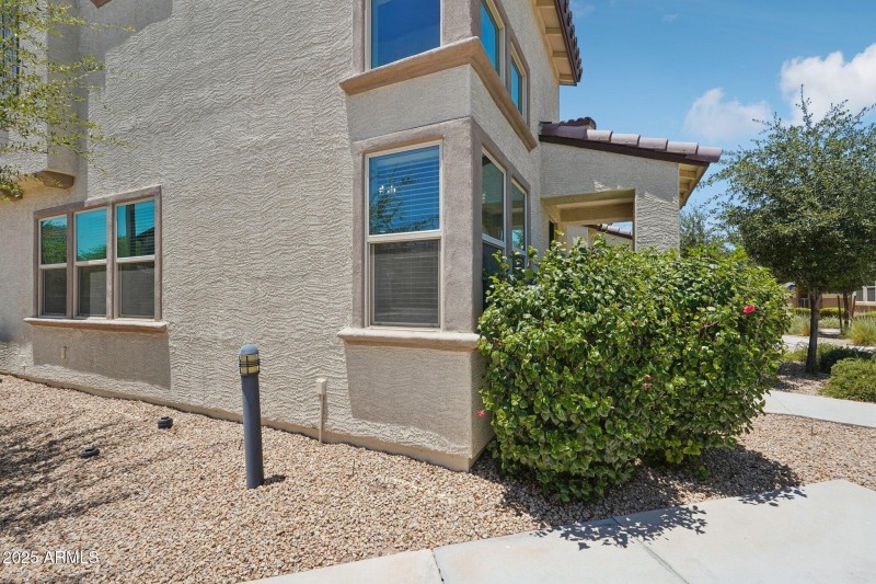 4-web-or-mls-W Encanto Blvd-2106-004