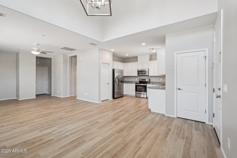 8-web-or-mls-W Encanto Blvd-2106-008