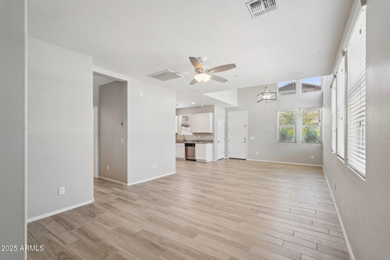 12-web-or-mls-W Encanto Blvd-2106-010