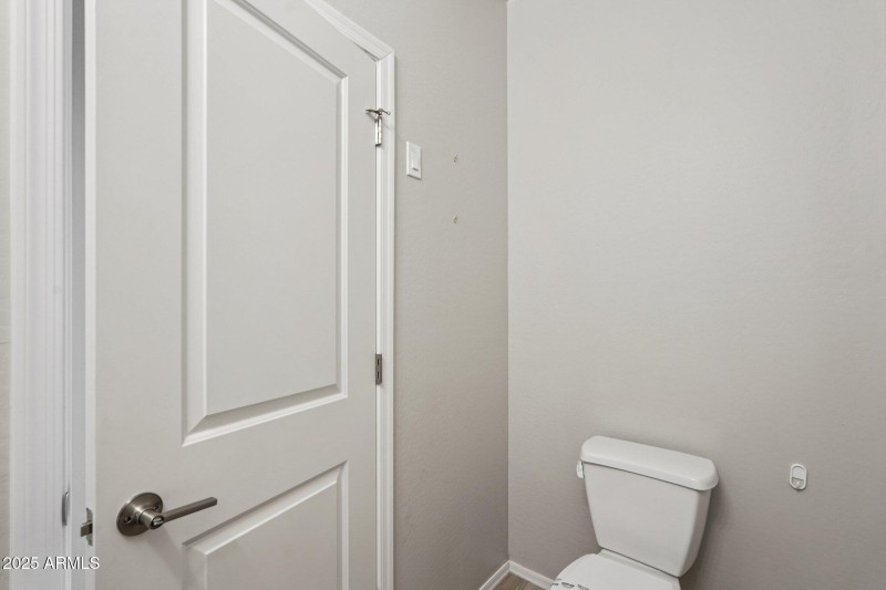 22-web-or-mls-W Encanto Blvd-2106-018