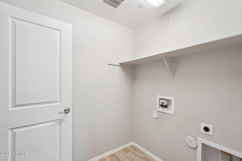 23-web-or-mls-W Encanto Blvd-2106-019