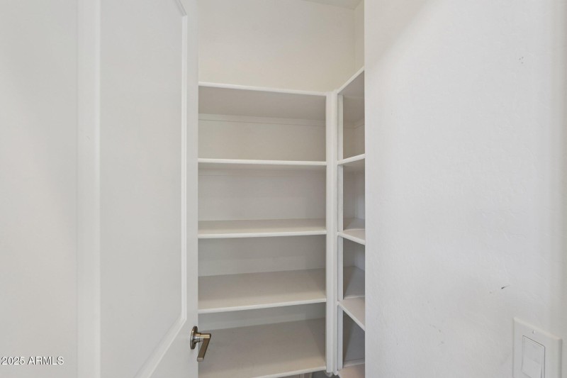 36-web-or-mls-W Encanto Blvd-2106-030