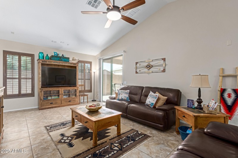 Versatile living room