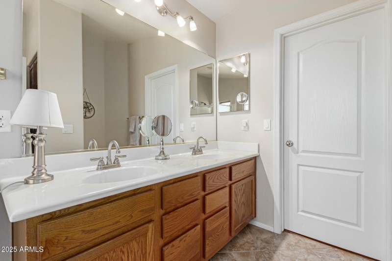 Bright, owner's bath