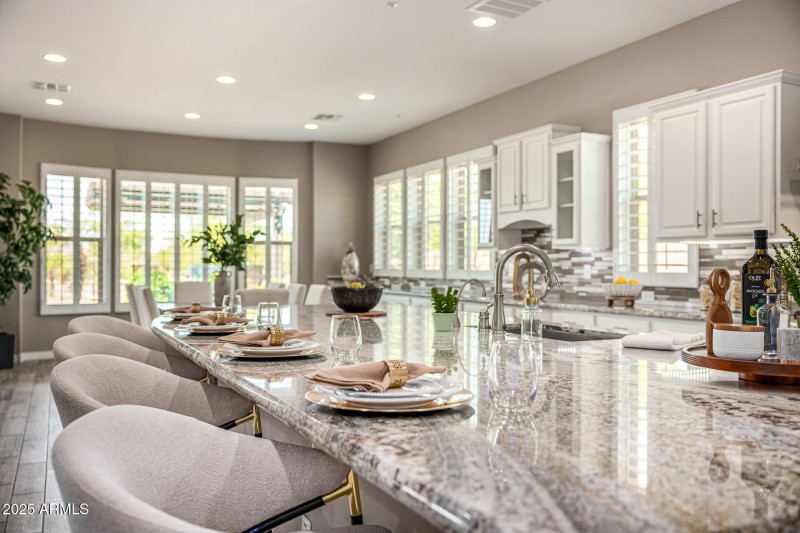 Kitchen Breakfast Bar