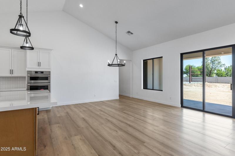 3989 E Freeman Ln-12