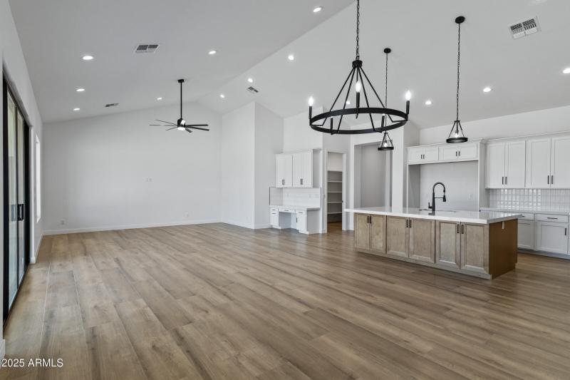 3989 E Freeman Ln-13