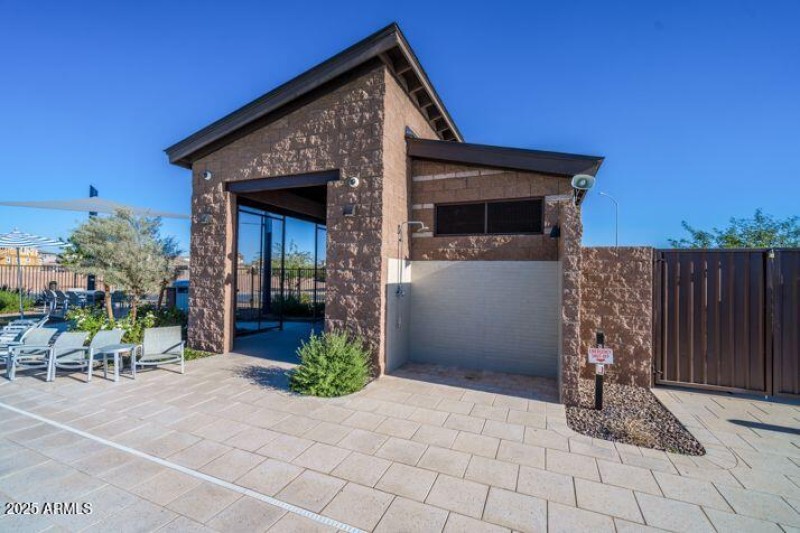 La Mira_Pool Showers (1)