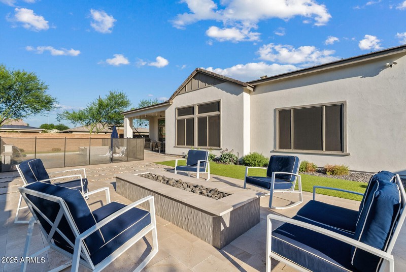 Fire-Pit & Fenced Pool