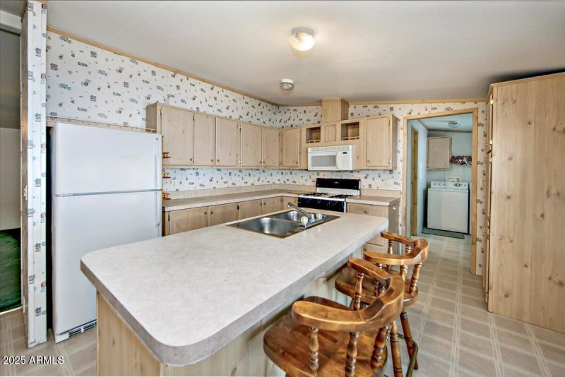 LIGHT AND BRIGHT KITCHEN