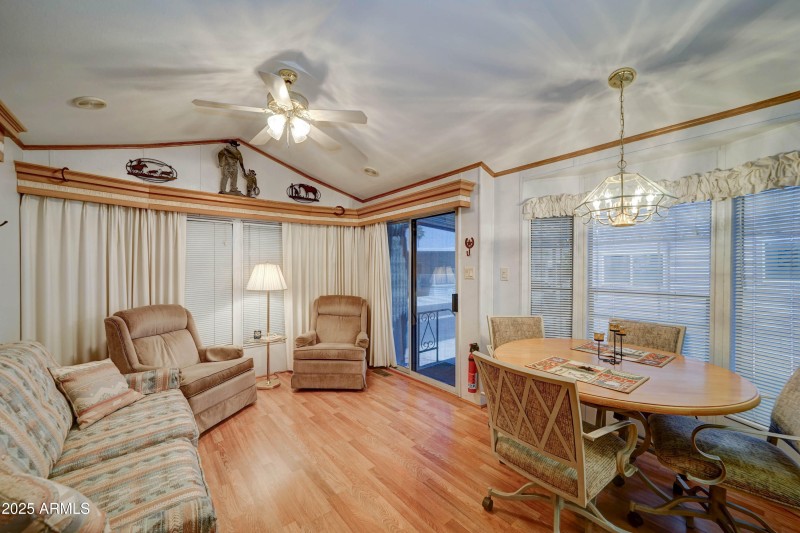 111 Greenfield 405 FR - Dining