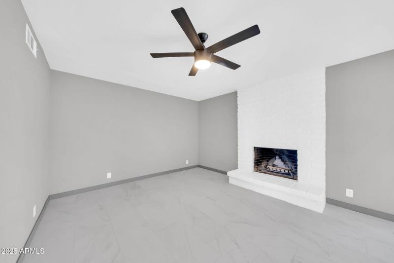 mls_8837 E Cortez St-8