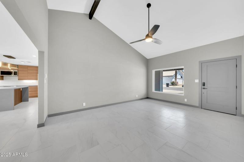 mls_8837 E Cortez St-11