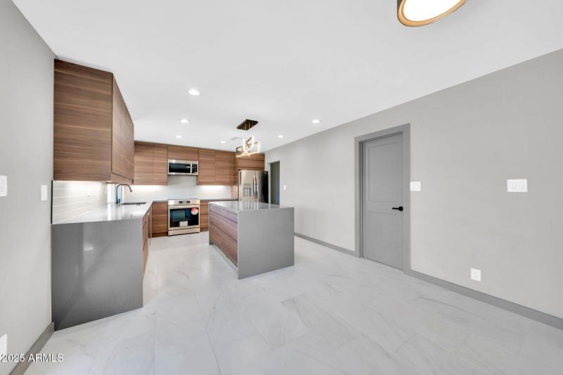 mls_8837 E Cortez St-22